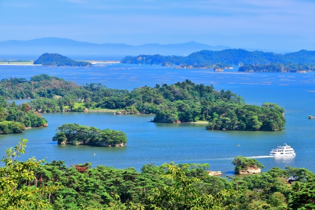 島々が浮かぶ日本三景・松島の眺め